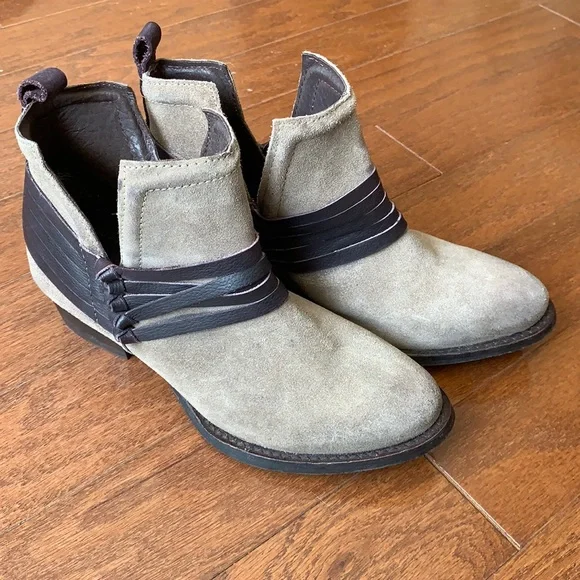 Diba Skyler Split Bootie Slip On Style Leather Suede Taupe & Dark Brown Size 6 - Picture 1 of 12